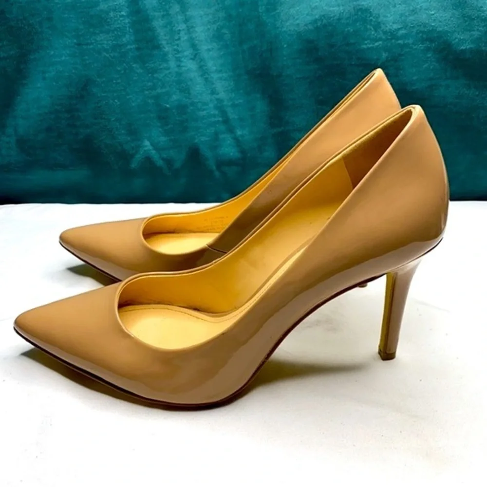 BCBGeneration LEVONNE PUMP‎